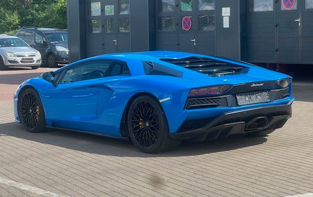 Lamborghini Aventador